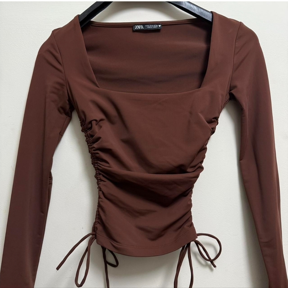 Zara Square Neckline Ruched Long Sleeves Top - Picture 5 of 7
